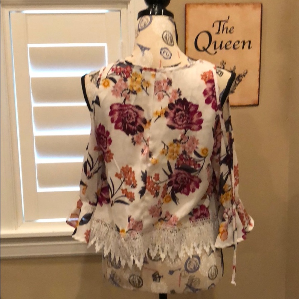 Top size small. - Picture 2 of 2